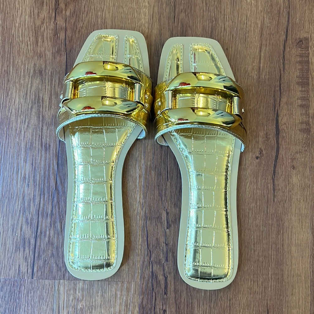 Open toe sandals.